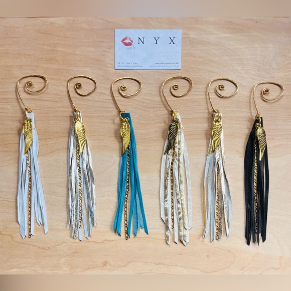 ONYX xoxo Signature Ear Cuff - Picture 7 of 7